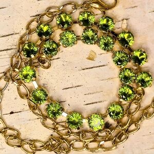 Natural Green Peridot Approx 21 Carats In 18K Gold Plated Classic Necklace